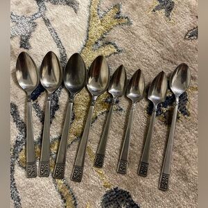Set of 8 custom design stainless
Japan spoons